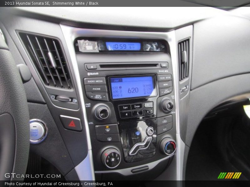 Shimmering White / Black 2013 Hyundai Sonata SE