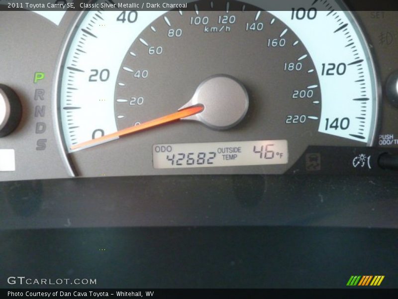 Classic Silver Metallic / Dark Charcoal 2011 Toyota Camry SE