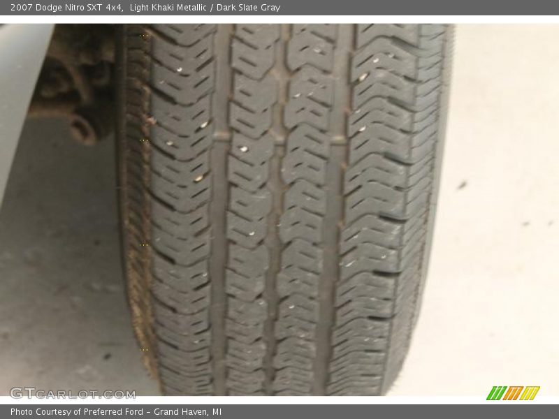 Light Khaki Metallic / Dark Slate Gray 2007 Dodge Nitro SXT 4x4