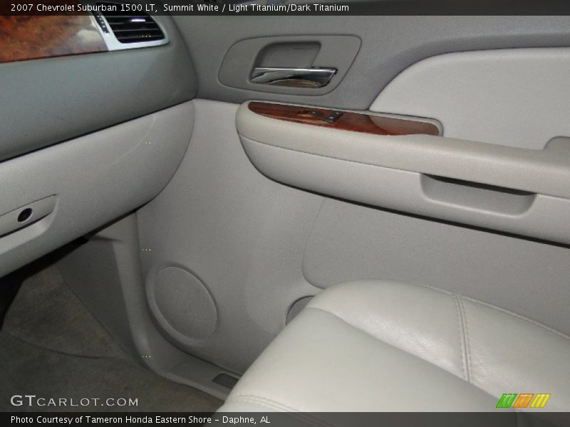 Summit White / Light Titanium/Dark Titanium 2007 Chevrolet Suburban 1500 LT