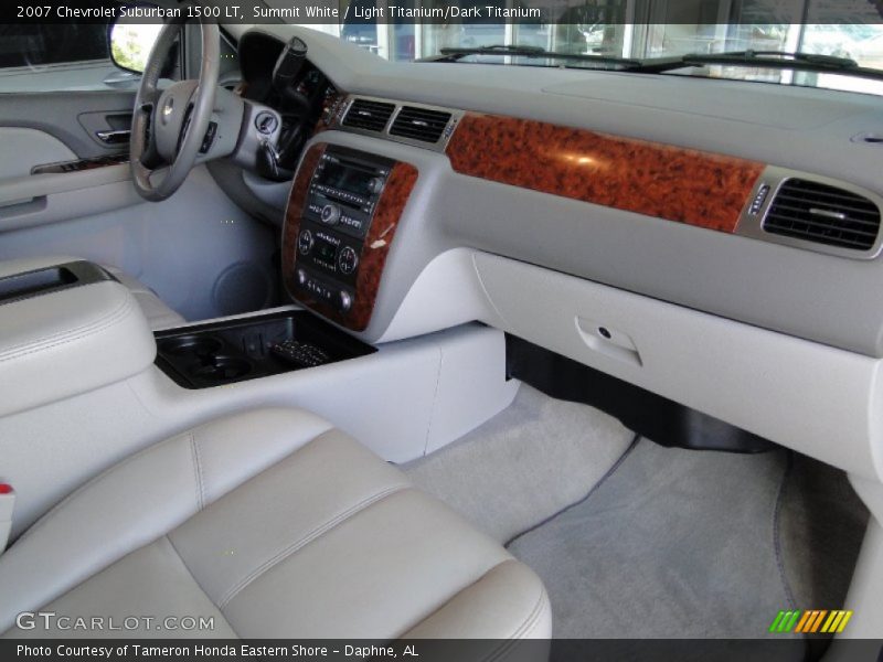 Dashboard of 2007 Suburban 1500 LT