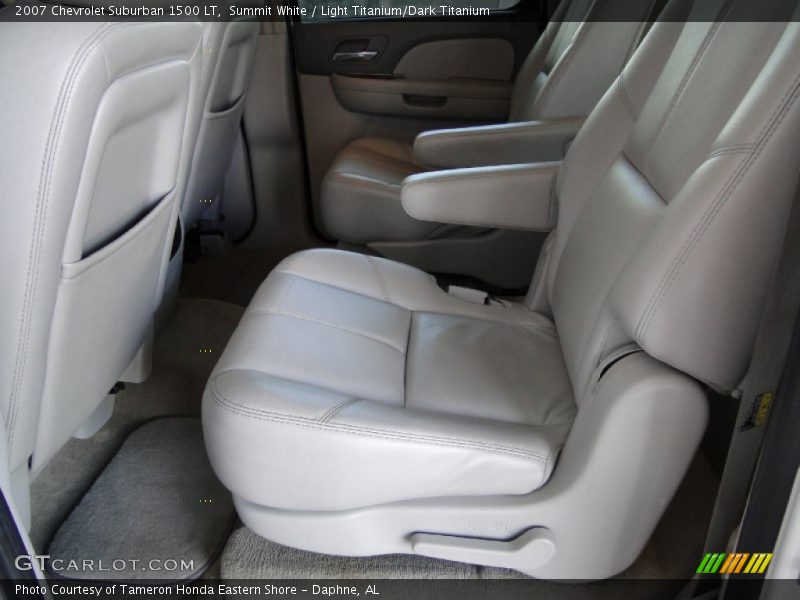 Summit White / Light Titanium/Dark Titanium 2007 Chevrolet Suburban 1500 LT