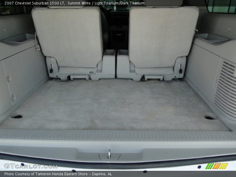  2007 Suburban 1500 LT Trunk