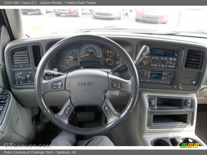 Dashboard of 2004 Yukon SLT