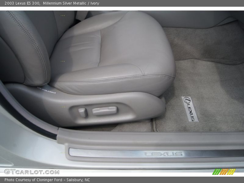 Millennium Silver Metallic / Ivory 2003 Lexus ES 300