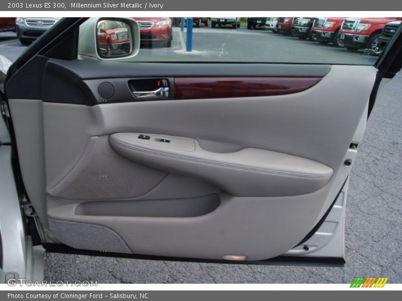 Millennium Silver Metallic / Ivory 2003 Lexus ES 300