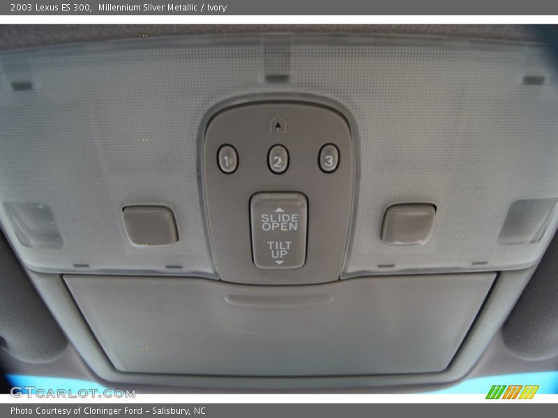 Millennium Silver Metallic / Ivory 2003 Lexus ES 300