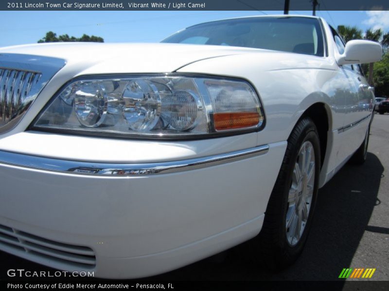 Vibrant White / Light Camel 2011 Lincoln Town Car Signature Limited