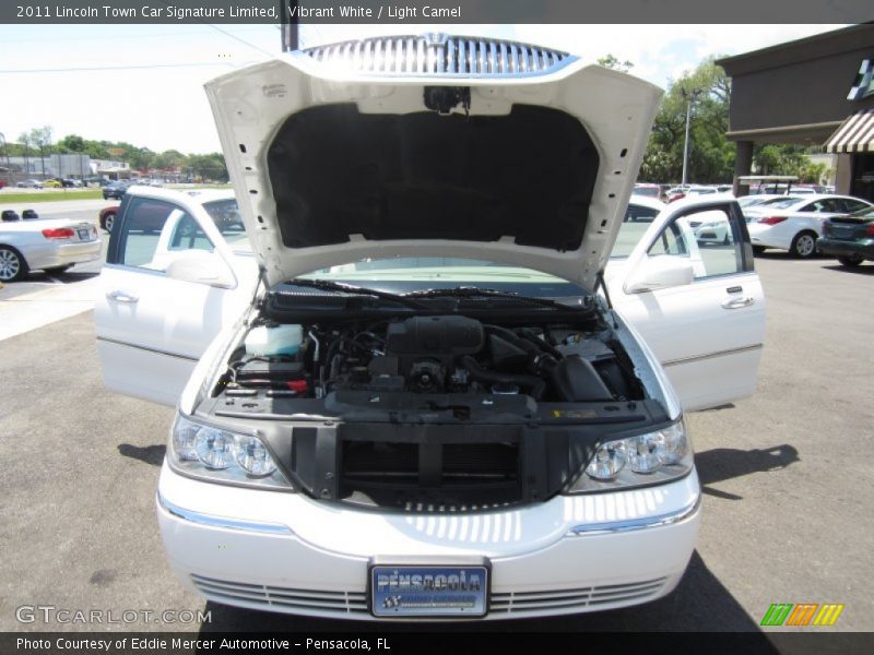 Vibrant White / Light Camel 2011 Lincoln Town Car Signature Limited