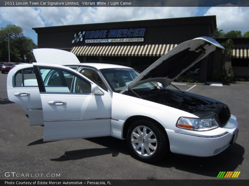 Vibrant White / Light Camel 2011 Lincoln Town Car Signature Limited