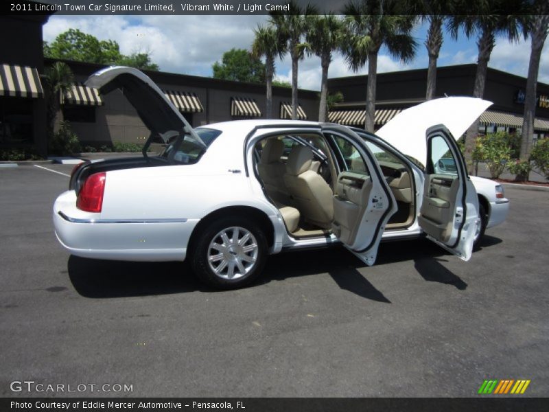 Vibrant White / Light Camel 2011 Lincoln Town Car Signature Limited