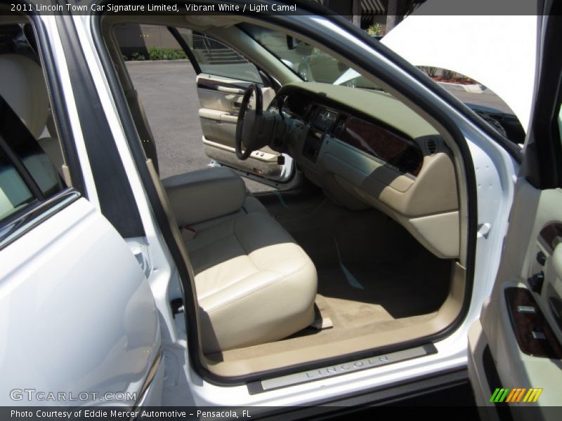 Vibrant White / Light Camel 2011 Lincoln Town Car Signature Limited