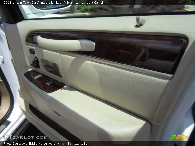 Vibrant White / Light Camel 2011 Lincoln Town Car Signature Limited