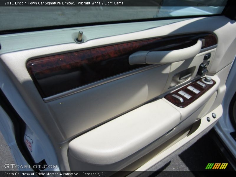 Vibrant White / Light Camel 2011 Lincoln Town Car Signature Limited