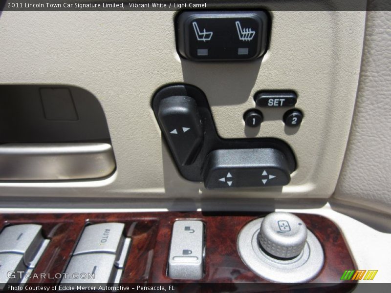 Vibrant White / Light Camel 2011 Lincoln Town Car Signature Limited