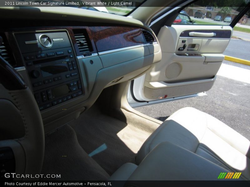 Vibrant White / Light Camel 2011 Lincoln Town Car Signature Limited
