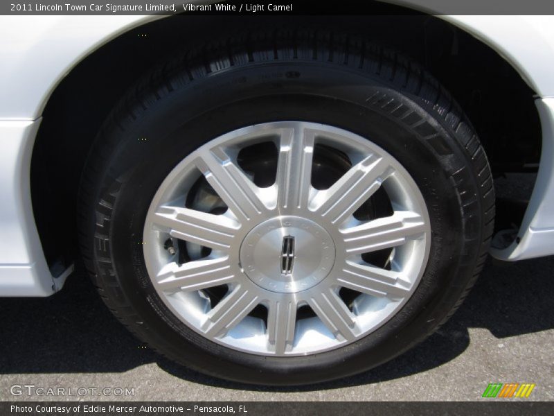 Vibrant White / Light Camel 2011 Lincoln Town Car Signature Limited