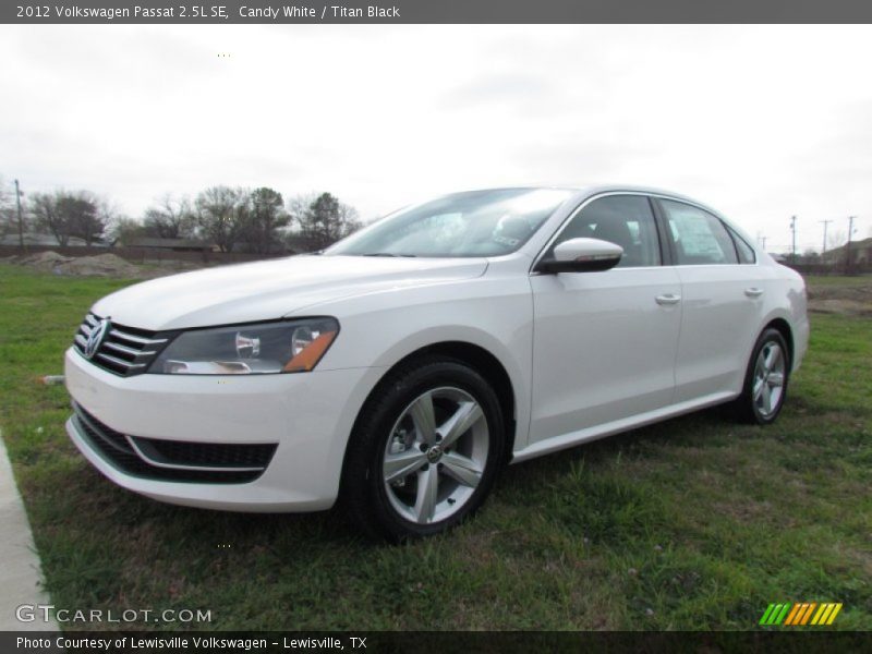 Candy White / Titan Black 2012 Volkswagen Passat 2.5L SE