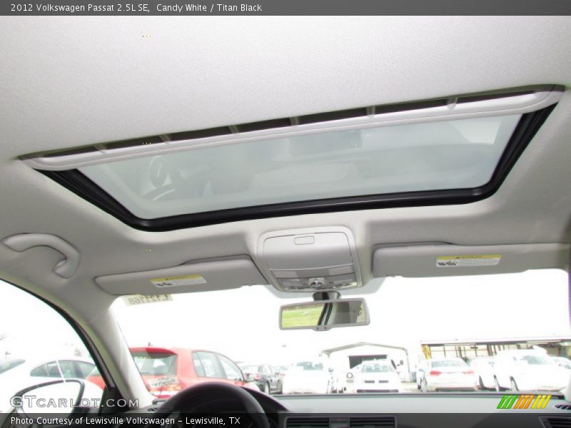 Candy White / Titan Black 2012 Volkswagen Passat 2.5L SE