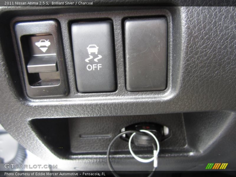 Brilliant Silver / Charcoal 2011 Nissan Altima 2.5 S