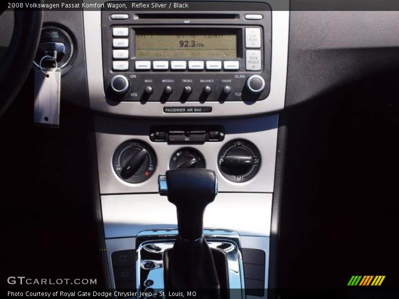 Reflex Silver / Black 2008 Volkswagen Passat Komfort Wagon