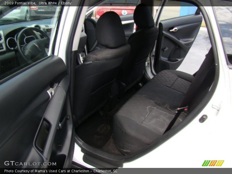 Ultra White / Ebony 2009 Pontiac Vibe