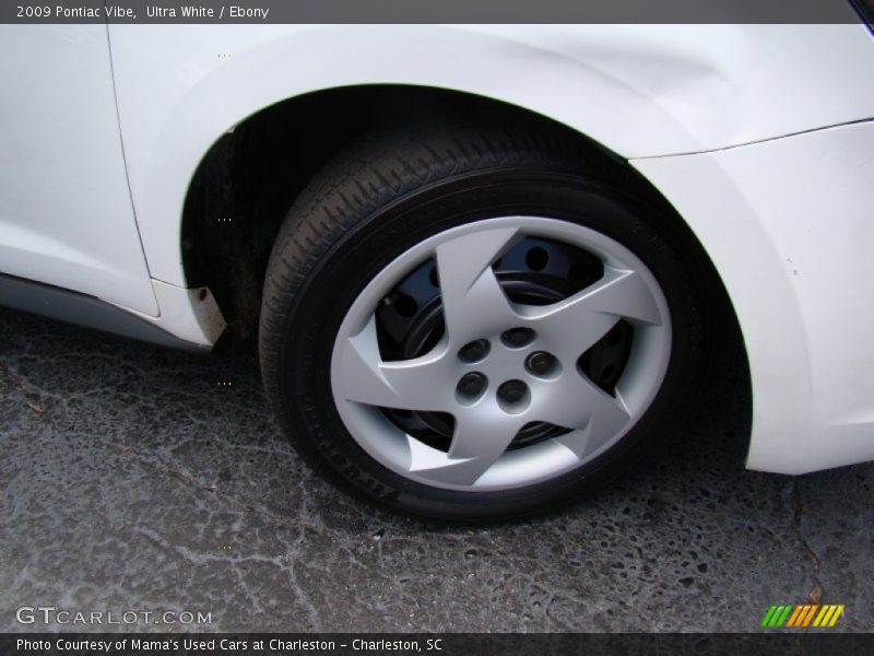 Ultra White / Ebony 2009 Pontiac Vibe