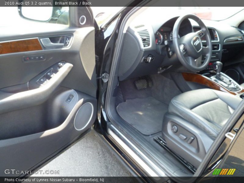 Brilliant Black / Black 2010 Audi Q5 3.2 quattro