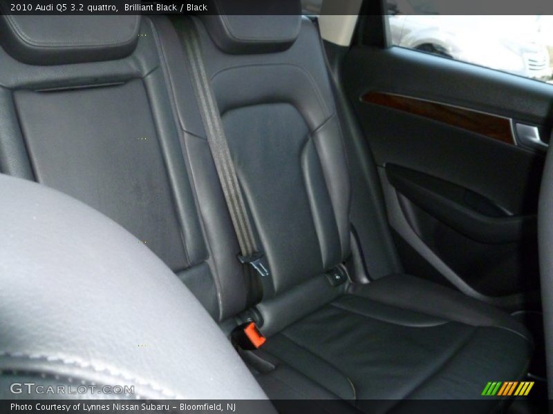Brilliant Black / Black 2010 Audi Q5 3.2 quattro