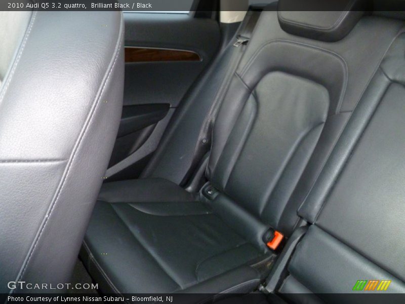 Brilliant Black / Black 2010 Audi Q5 3.2 quattro