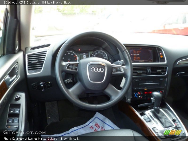 Brilliant Black / Black 2010 Audi Q5 3.2 quattro