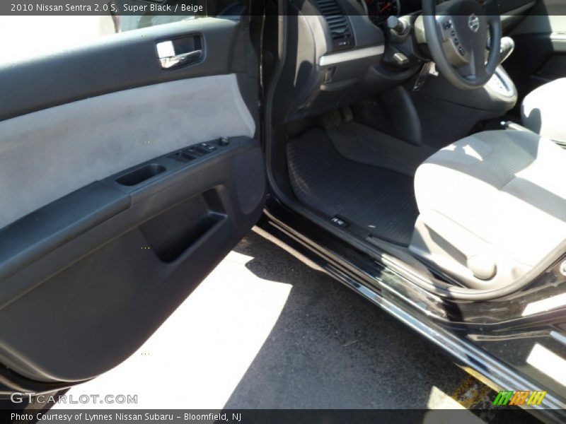 Super Black / Beige 2010 Nissan Sentra 2.0 S