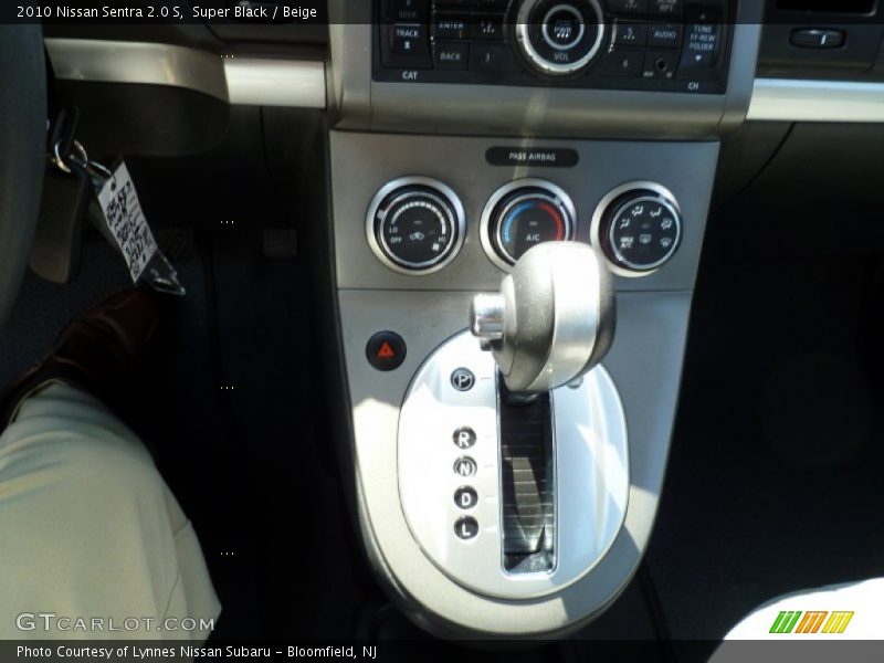 Super Black / Beige 2010 Nissan Sentra 2.0 S