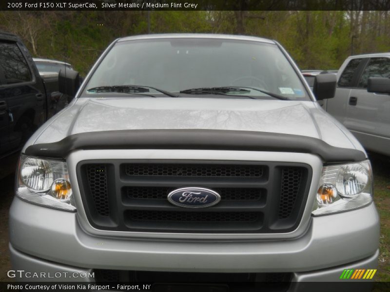 Silver Metallic / Medium Flint Grey 2005 Ford F150 XLT SuperCab