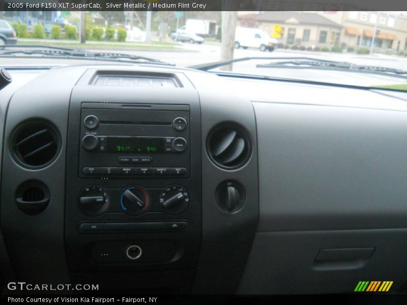 Silver Metallic / Medium Flint Grey 2005 Ford F150 XLT SuperCab