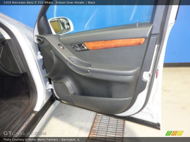 Iridium Silver Metallic / Black 2009 Mercedes-Benz R 350 4Matic