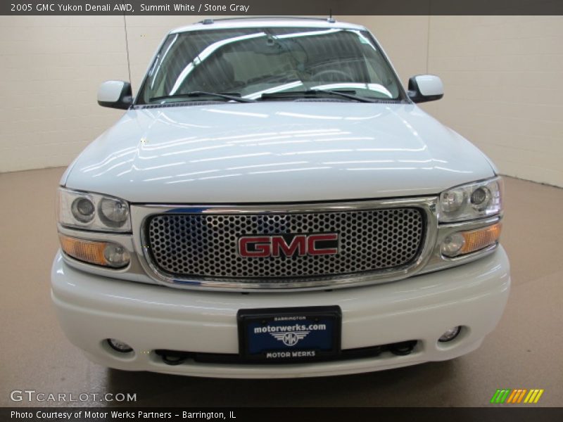 Summit White / Stone Gray 2005 GMC Yukon Denali AWD