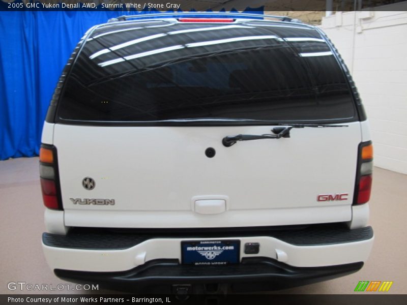 Summit White / Stone Gray 2005 GMC Yukon Denali AWD