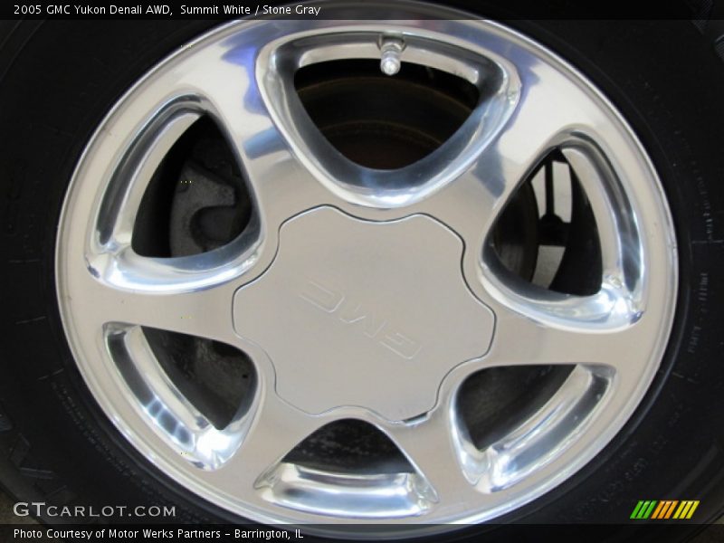 Summit White / Stone Gray 2005 GMC Yukon Denali AWD