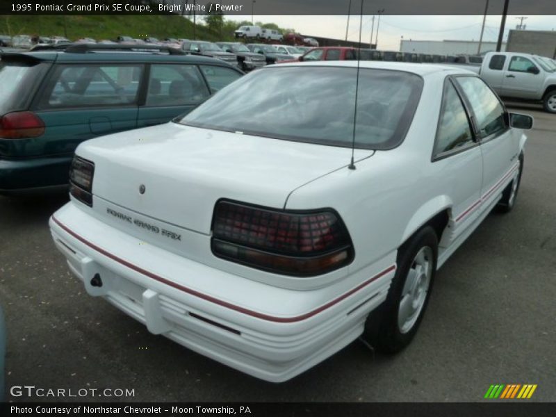 Bright White / Pewter 1995 Pontiac Grand Prix SE Coupe