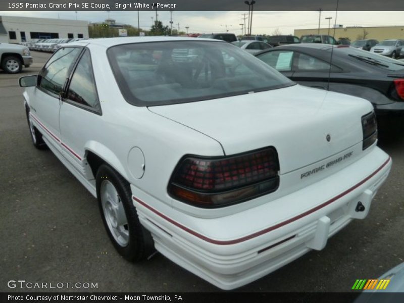 Bright White / Pewter 1995 Pontiac Grand Prix SE Coupe