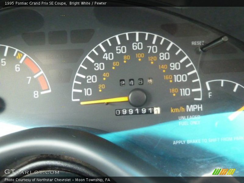 Bright White / Pewter 1995 Pontiac Grand Prix SE Coupe