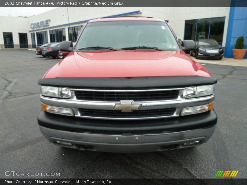 Victory Red / Graphite/Medium Gray 2002 Chevrolet Tahoe 4x4