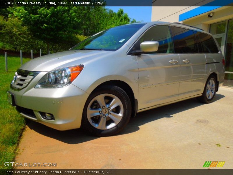 Silver Pearl Metallic / Gray 2009 Honda Odyssey Touring