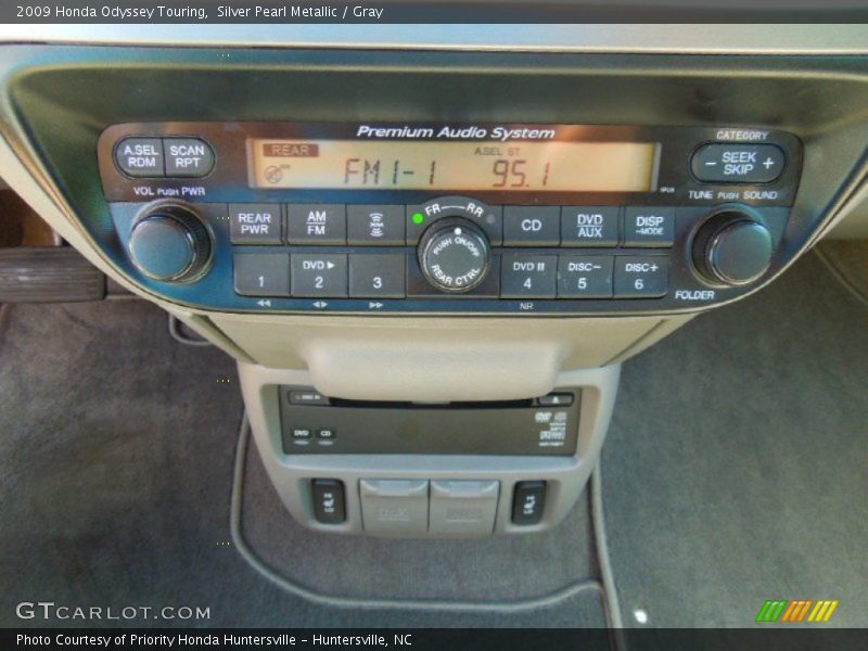 Silver Pearl Metallic / Gray 2009 Honda Odyssey Touring