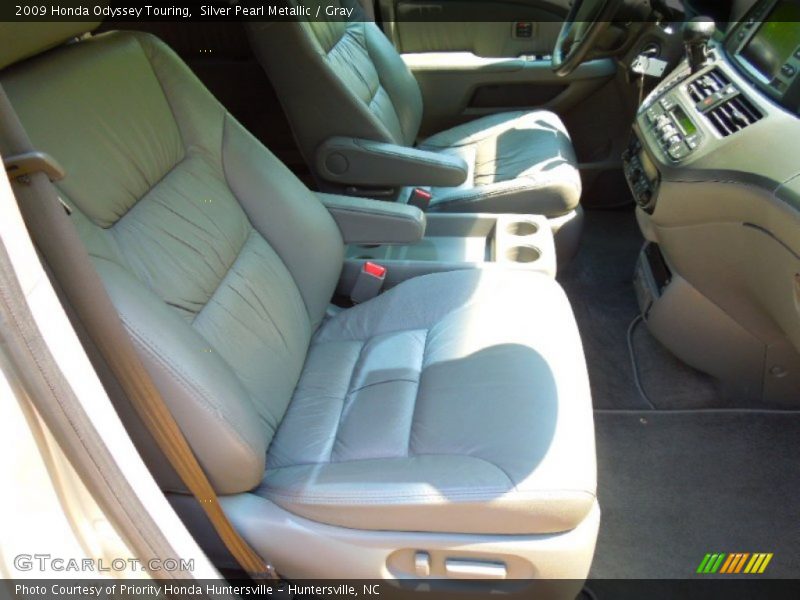 Silver Pearl Metallic / Gray 2009 Honda Odyssey Touring