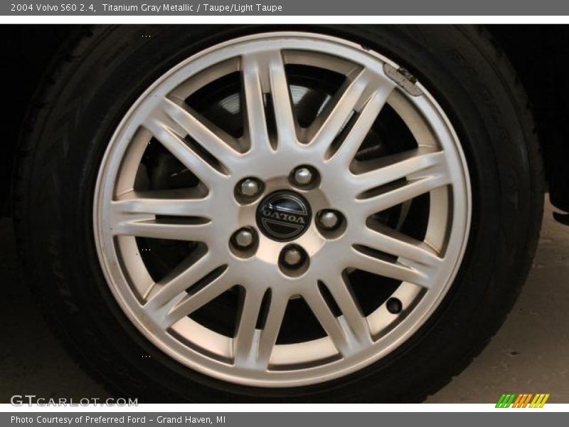 Titanium Gray Metallic / Taupe/Light Taupe 2004 Volvo S60 2.4