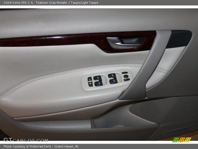 Titanium Gray Metallic / Taupe/Light Taupe 2004 Volvo S60 2.4
