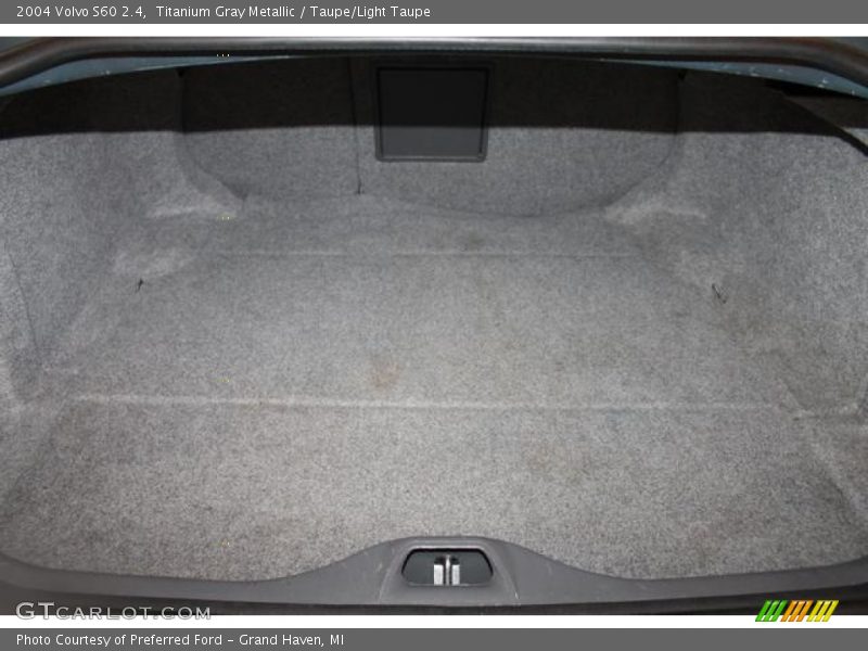 Titanium Gray Metallic / Taupe/Light Taupe 2004 Volvo S60 2.4