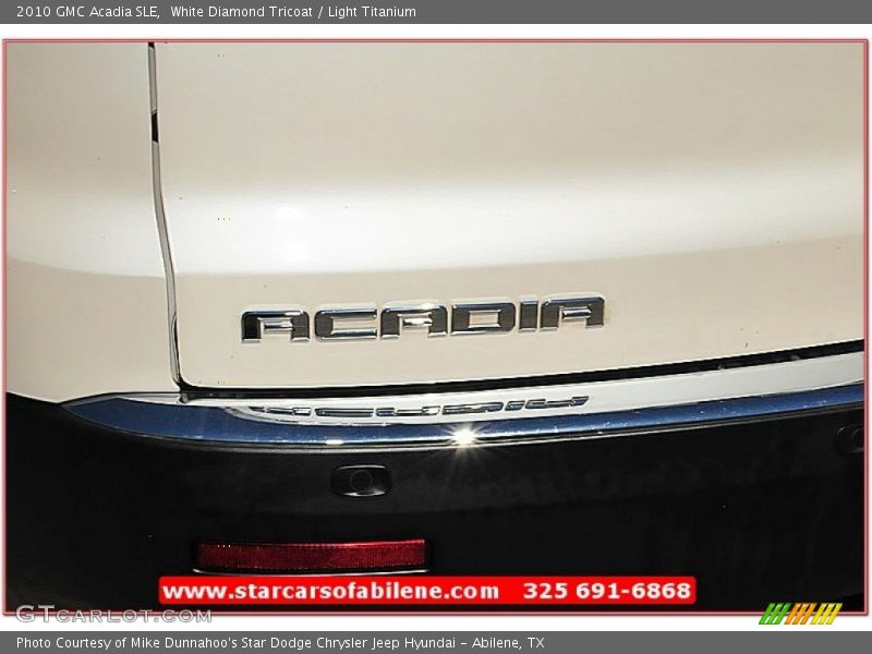 White Diamond Tricoat / Light Titanium 2010 GMC Acadia SLE